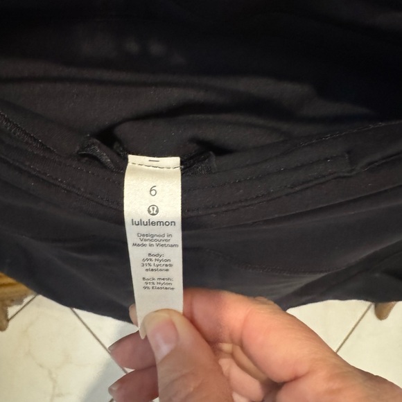 Lululemon cropped black leggings Size 6 - Picture 3 of 3